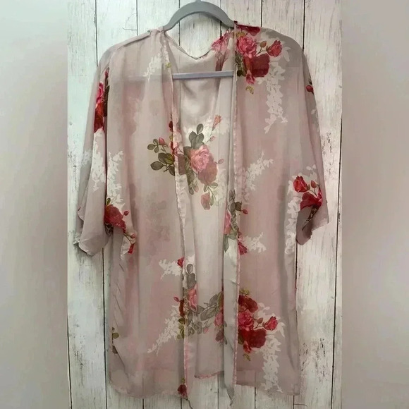 Sheer floral coverup / swimsuit cover pink / one size - Picture 1 of 6